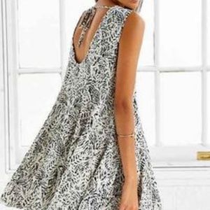 Ecote Clary Printed Godet Trapeze Dress